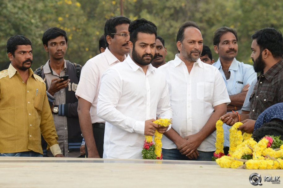 NTR-Family-Visit-to-NTR-Ghat-2016